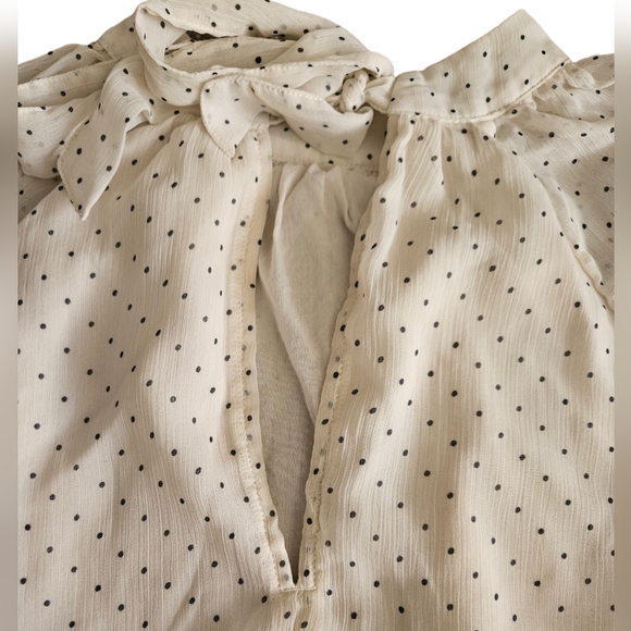 Women Off White Old Navy Blouse - Picture 4 of 6